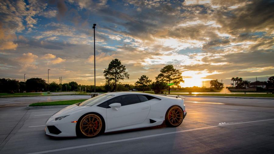  Lamborghini Huracan LP610-4 Bianco Avus by EVS Motors on ADV.1 Wheels (ADV5.0 M.V2 CS) 2018 года  (фото 8 из 9)